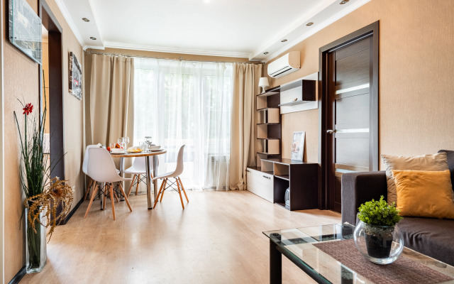 Prostornaya dvukhkomnatnaya Natali u parka Zyuzino Flat