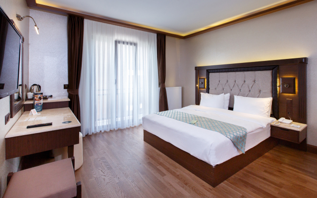Sera Lake Resort Hotel