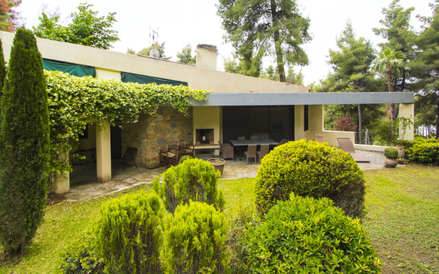 Araucaria Shared Pool Sani Villa