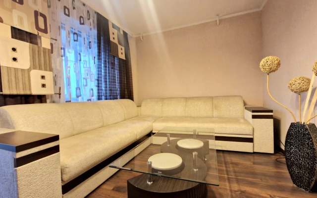 Bolshaya Chetyrekhkomnatnaya Kvartira Flat