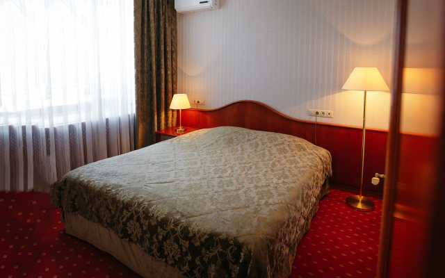 Neftyanik Na Tolstogo Business Hotel