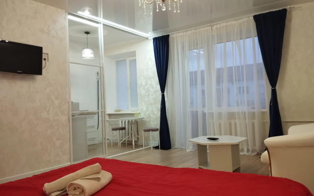 V Tsentre. Svetlaya. Teplaya. Novaya. Beloye Postelnoye. Myagkie Polotentsa Flat