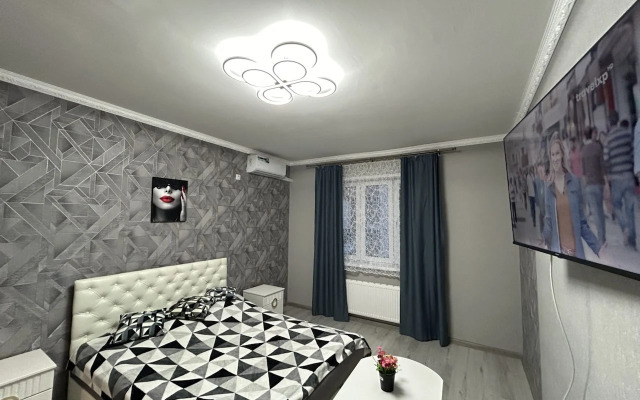 Uyutnaya kvartira v novom dome Flat