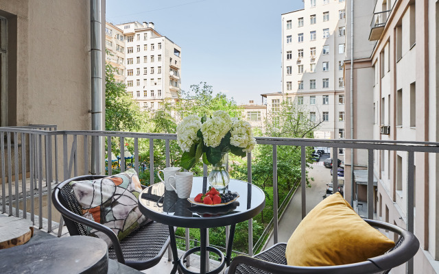 GM Apartments Stilnaya Trekhkomnatnaya v Dome na Naberezhnoy Flat