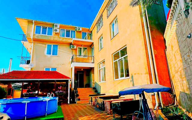 Izumrud Khaus Guest house