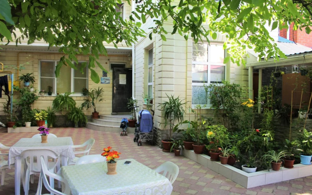 Ediroz Na Kryimskoy Guest House