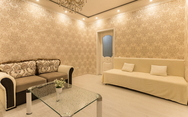 Yevro 3kh Komnatnye Apartamenty S Vidom Na Park Galitskogo Apartments