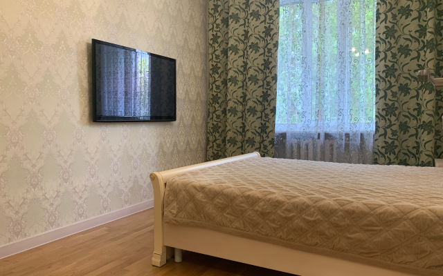 Квартира трехкомнатная с современным ремонтом в центре Тюмени