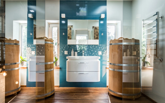 Частный дом cтильный уютный с камином на берегу реки