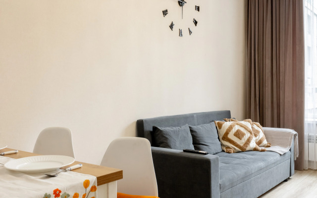 Vozle Khan-Shatyra I Botanicheskogo Sada Flat