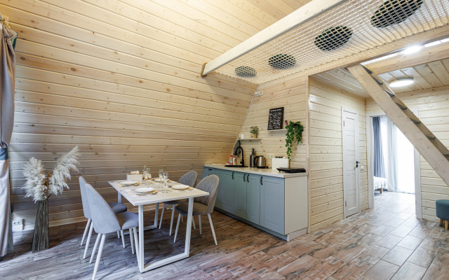 Частный дом А-фрейм для отдыха в дубовом лесу