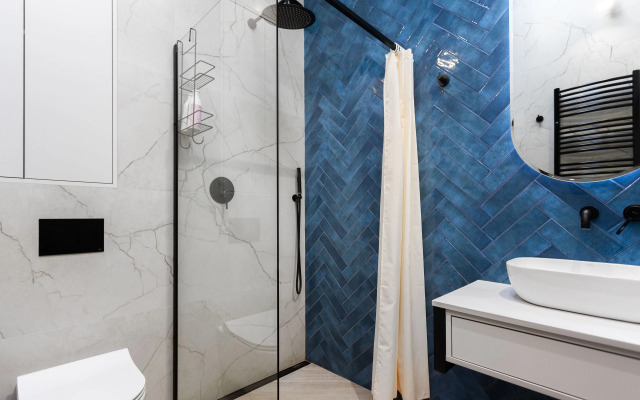 Квартира с Мансардными Окнами и Видом на Море