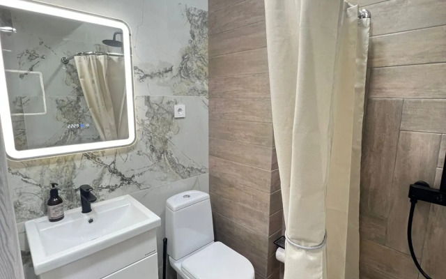 Uyutnaya Studiya S Basseynom Na Territorii Apartments
