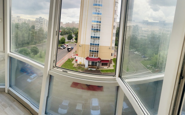 Bolshaya Kvartira Na Oktyabryskoy Apartments