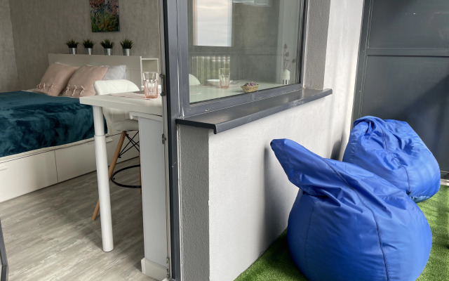 Квартира Уютная студия с лоджией шикарным видом из окна