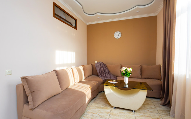 2-K, Ulitsa Amiryana, Am104 Flat