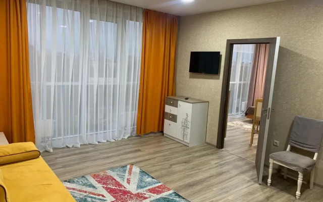Yevro- Treshka 2 U Morya Flat