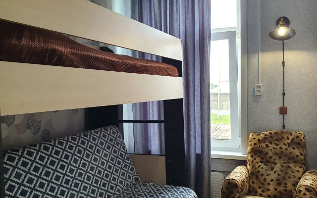 V Starinnom Osobnyake  voskresenskaya - Pamyatnik Provintsialnogo Klassitsizma Flat