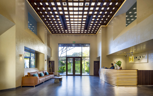 Отель Iconic Long Hai