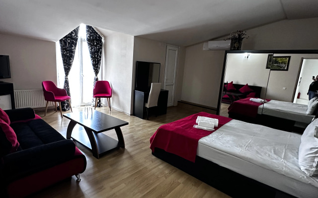 Qeroli old town Hotel