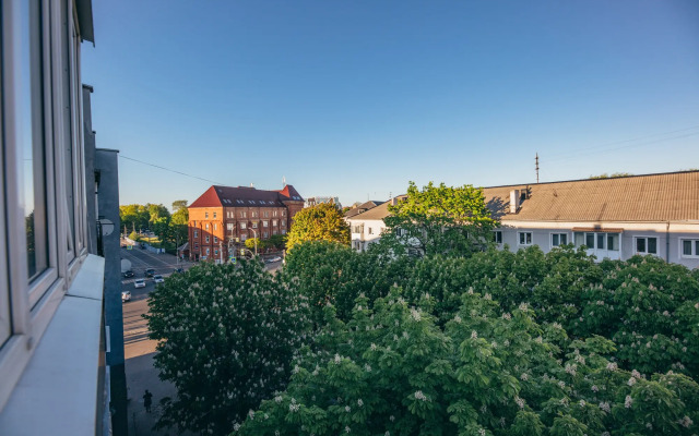 Privet, YA V Centre Flat