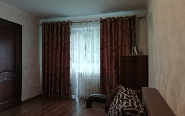 Proletarskaya D.47 U Nizhnego I Verkhnego Ozera Flat