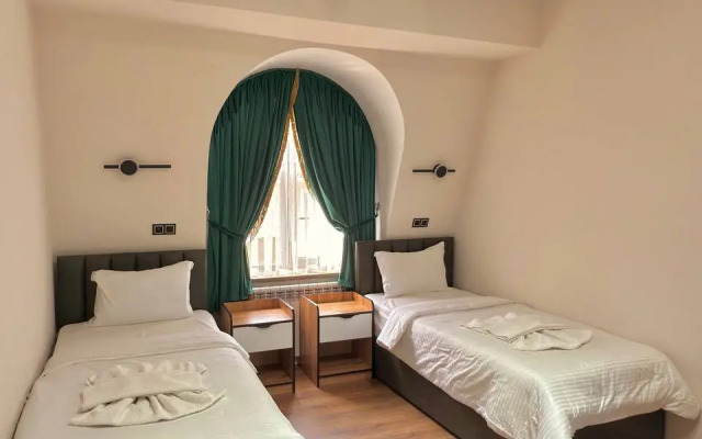 Hotel Status Inn