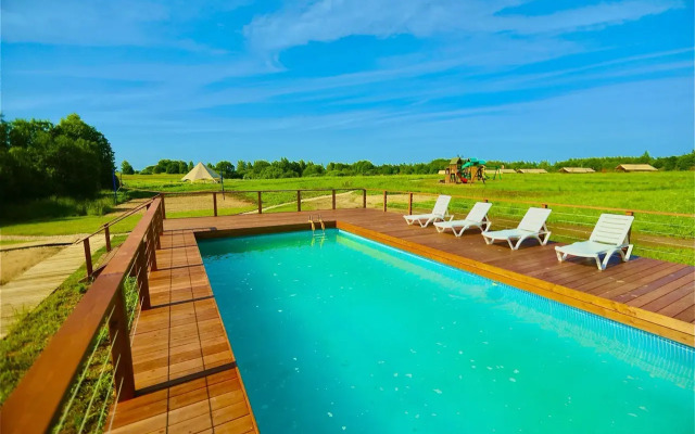 Глэмпинг Носороги