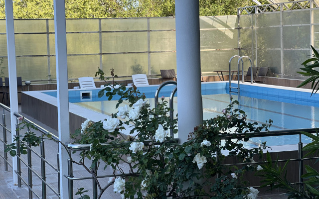Kristal Hotel