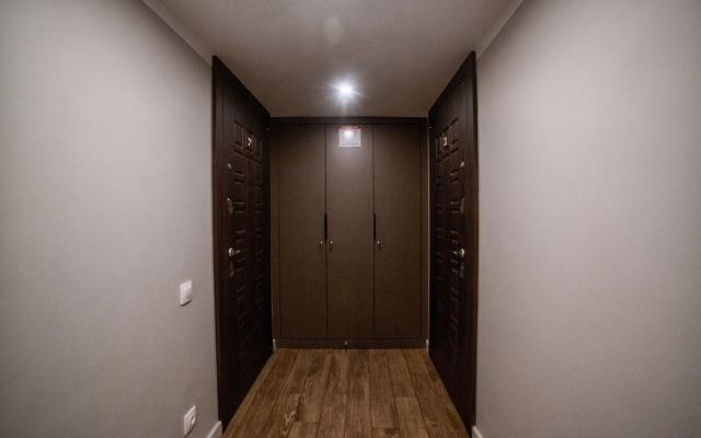 Sovremennaya studiya v tsentre goroda Flat