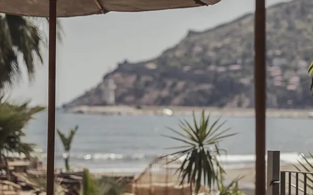 En Vie Beach Boutique Hotel