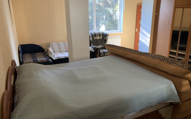 Апартаменты Статус на Кирова 10 в Ялте 2