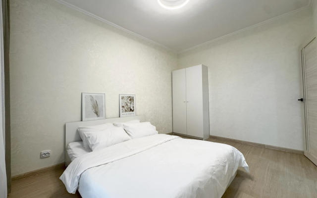 Apartments Shestimestnaya Trekhkomnatnaya Kvartira V Tsentralnom Rayone Zhk "divny Kvartal"