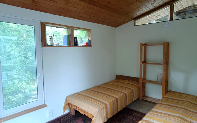 Uedinennoye v Tsentre Sochi Bungalow