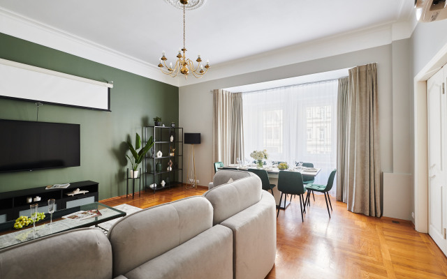 GM Apartments Shikarnaya Pyaterka s domashnim kinoteatrom Flat