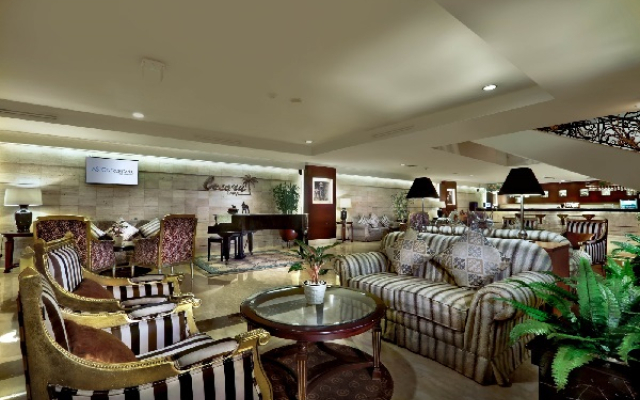 Aston Tropicana Hotel