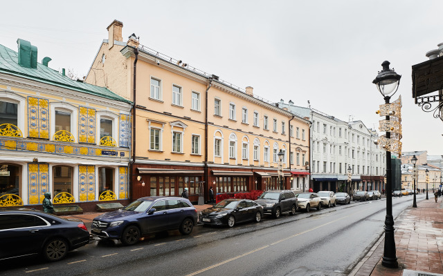 GM YArkaya Trekhkomnatnaya u Krasnoj Ploshchadi Apartments