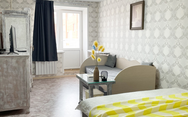 Ryadom S Naberezhnoy Flat