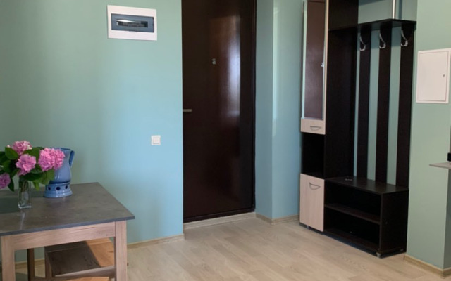 U Morya v Sukhume na Turbaze Akirtava 30 Apartments