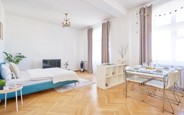 White Na Tverskoy 15 Apartments