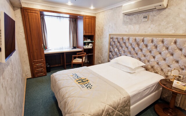 Crystal Luxe Hotel
