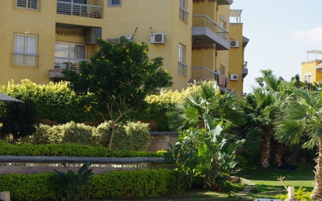 Luxury garden and walk anywhere Apartments