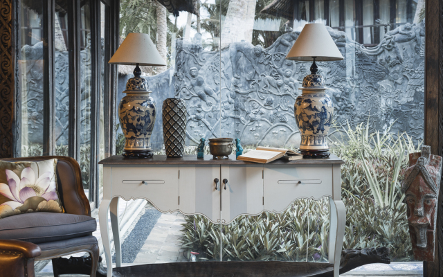 Absolute Beachfront Villa Laut