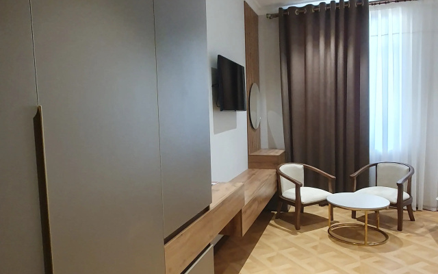 Отель Karvon Plaza
