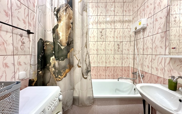 v novostroyke ryadom s khramom Vozneseniya Gospodnya Apartments