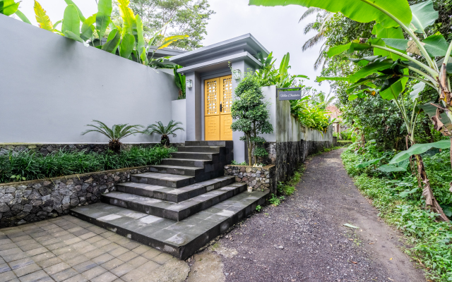 Chakola with Koi Pond Villa