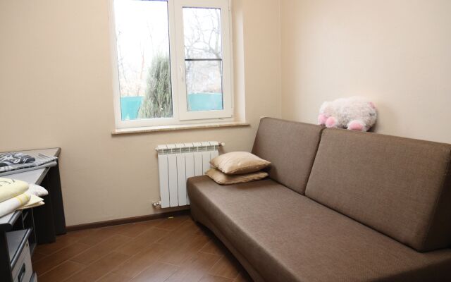 Shale Pinebrook Kruglogodichno Utopayuschiy V Zeleni S Sezonnym Basseynom Dlya Semeynogo Otdykha U Reki Don Private House