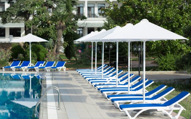 Отель Riviera Sunrise Resort & SPA Алушта