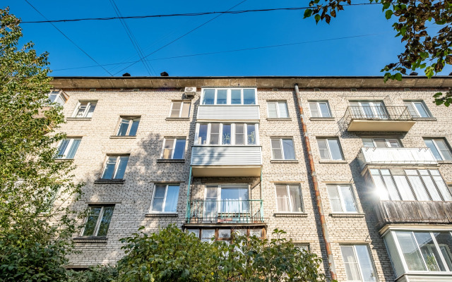 U Metro Zvezdnaya Apartments