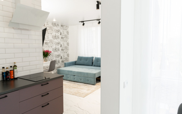 Апартаменты-студия Города 30 кв.м. с двуспальным диваном и панорамными окнами, с 3 по 6 этаж